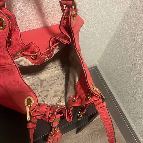 Michael Kors Handbag it is new but without tags - Picture 5 of 5